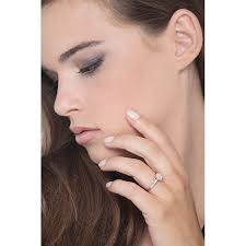 Anello a fiore in oro bianco 18k con diamanti anche sul gambo