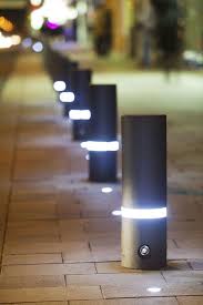 220 Gartenpollerleuchte Urban Zeitgenossisch Aluminiumguss Von Abes S A R L Offentliches Design Archiexpo In 2020 Led Aussenbeleuchtung Beleuchtung Garten