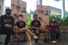 Download drama korea china thailand mandarin maupun west series subtitle indonesia gratis hanya di drama21.icu. Main Drama Donny Alamsyah Ambil Peran Poligami Di Serial Sajadah Panjang