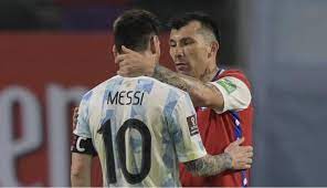 Gary medel kicks leo messi in the stomach | chile vs argentina copa america 2015 final hdgary medel declaraciones de lionel messi (arg), gary medel (chi) y arturo vidal (chi), denunciando. Messi Gifts Jersey To Chile Pitbull Gary Medel The Two Heavily Clashed With Each Other In 2019