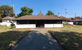 Beliau ini putra prabu siliwangi yang berasal dari kerajaan padjajaran. 9 Keunikan Rumah Adat Kasepuhan Rumahlia Com