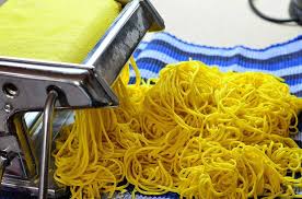 Senang saja dia punya bahan, semua dah ada di dapur sebenarnya. Resipi Mee Kuning Tanpa Kapur Dan Pengawet Gunakan 5 Bahan Sahaja