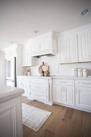 The Lifestyled Company Del Caverna Dos Project Whitekitchen Whitecabinets Whitecabinetry Whitequartz Qu White Cabinetry Kitchen Design White Worktop