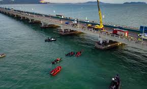 Suivez l'évolution de l'épidémie de coronavirus / covid19 dans le monde. Body And Wreckage Of Suv That Fell Off Penang Bridge Found Carsifu