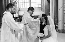 Comment se déroulent les fiançailles ? Mariage Catholique A L Eglise Conditions Et Deroulement Les Photos De Bela