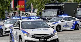 Check spelling or type a new query. Lelaki Baru Bercerai Ditahan Selapas Larikan Mpv Polis Motoqar