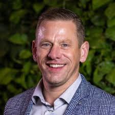 Eric van 't Zelfde op LinkedIn: Op 2 november 2023 verschijnt mijn nieuwe  boek Code Rood. Let's build…