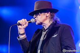 View credits, reviews, tracks and shop for the 2016 vinyl release of stärker als die zeit on discogs. Udo Lindenberg Verbreitet In Der Sauna Der Festhalle Frankfurt Jede Menge Panik Regioactive De