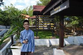 Pakai topi untuk elak kepanasan. Johor 2 Photos Taman Negara Tanjung Piai Tanjung Piai National Park Ahmad Ali Jetplane