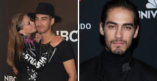 La presentadora no esperó para intervenir y contar la historia de su divorcio, tras descubrir en el celular del padre de sus hijos las conversaciones. Quien Es El Hijo De Consuelo Duval Michel Duval El Joven Que Esta Enloqueciendo Al Internet Vix