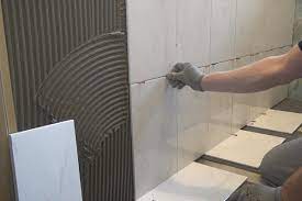 Bei außenecken ist das anschlussprofil hilfreich. Fliesen Legen Eine Wand Halbhoch Verfliesen Anleitung Diybook At