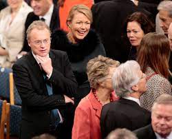 Governing mayor johansen (born 1961) has lived in oslo for most of his life. Raymonds Kone Innstilt Som Ny President For Rode Kors Document