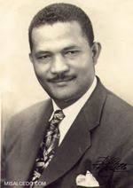 La Sra. Nelly Bejarano Romero -maestra de profesión- nació en la ciudad de  Santa Cruz el 4 de junio de 1925, sus padres fueron don Crisantos Bejarano  Urgel y la Sra. Teresa