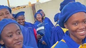 Amanda Hohenstein's Instagram, Twitter & Facebook