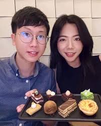 全家福的媽媽本人太狼狽，就給小波比自己一個寫實的版面/ 呼～終於生完了內診很痛、打無痛的針很痛、宮縮更是此生地獄的痛