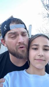 They’re getting a little creative with these artist requests lately #heydad  #sing