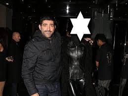 Ανωνυμοσ ο μιχαλησ κατσαροσ αυτοσαρκαζεται 1998 τα νεα εφημερίδα λαμπρ 24/11σ.8. Deite Thn Omorfh Gynaika Toy Mixalh Iatropoyloy Zinapost Gr