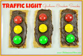 Traffic Light Graham Cracker Snacks Recipe Graham Cracker Snacks Preschool Cooking Graham Crackers