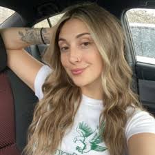 Alyssa Bengivengo (@lyssabengivengo)