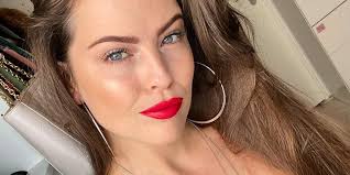 Actrice Robin Martens showt haar onwijs fitte figuur op Instagram