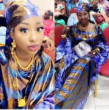 Vainqueur de l'année 2019 dans la catégorie 2019 new fashion bazin print dashiki women blouse yomadou elastic color pattern suits(top and pants)for women/lady. 100 Idees De Jolie Bazin En 2021 Mode Africaine Mode Africaine Bazin Robe Africaine