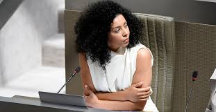 Uiteindelijk factureerde el kaouakibi dus aan haar eigen partij, na een conflict over dat geld. Vlaamse Open Vld Fractie Op Dit Moment In Spoed Bijeen Over Sihame El Kaouakibi