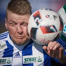 Midtbanekrigeren legger fotballskoene på hylla