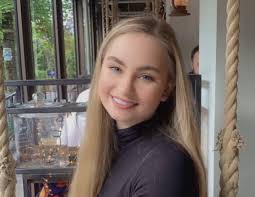 🚨 Please keep sharing! 🚨 So far, over a quarter of a million people have  seen this post. Meet Becky, 27, Sonographer at Doncaster Royal Infirmary.  Becky has been battling Hodgkin's Lymphoma