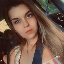 I purposely seek hugs from people that tall as a general rule. Lol I'm  standard tall. I like those few moments in life someone can make me feel  like a shorty.