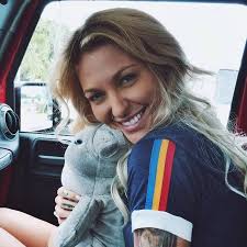 Amy Mashburn's Instagram, Twitter & Facebook