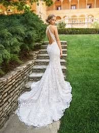 From the beautiful weather to the blossoming flowers, this marks the perfect time of year for a garden wedding. Pin On Exquisite Wedding Gowns