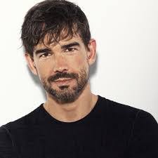 Chris Gorham's Instagram, Twitter & Facebook