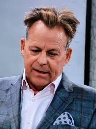 Scotty used to have such beautiful hair in the early days! Why do they  insist