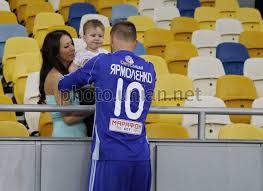 Andriy yarmolenko fm 2020 profile, reviews, andriy yarmolenko in football manager 2020, west ham, ukraine, ukrainian, premier league, andriy yarmolenko fm20 attributes, current ability (ca), potential ability (pa), stats, ratings, salary, traits. Photo Andriy Yarmolenko With Family Unian