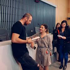 Pe elefant.ro gasesti cele mai bune oferte pentru carti autor: Provocare LansatÄƒ CÄƒtre Andrei Ciobanu Madmoiselle Sarcastique