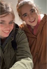 Ellie Steele's Instagram, Twitter & Facebook