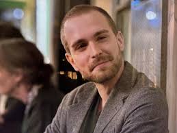 I forgot this guy existed : r/EmilyInParis