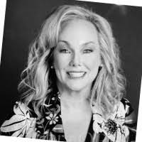 Lisa Stout's Instagram, Twitter & Facebook