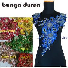 Desain untuk baju koko disini cocok juga dipakai untuk pembuatan motif bordir baju melayu pria hanya saja perlu sedikit ditambah beberapa desainnya agar kesan melayunya lebih terasa. Model Baju Gamis Renda Tempel