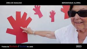 Entrevista a Lupe Arevalo y Abel de Vicente,sobre escultura realizada en  secuoya de la plaza Floirac