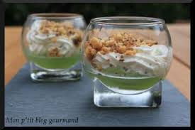 Verrine De Gelee De Concombre Chantilly Au Chevre Et Crumble De Pignons De Pin Recette Ptitchef Recette Alimentation Chantilly Salee Pignon De Pin