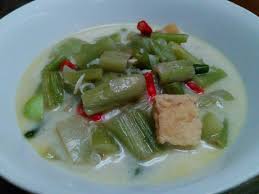 Ini dia resep kue lompong kira2 berdasarkan penjelasan dari kakak iparku yang asli kutoarjo.jika ini dia penampakan kue lompong sebelum di kukus.yang sudah di bungkus daun pisang kering. Lompong Masak Santen Resep Easy Healthy