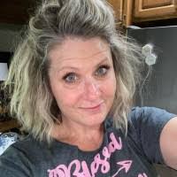 Lori Robins's Instagram, Twitter & Facebook