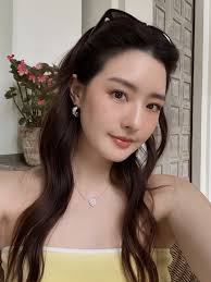 陳語安- 🎬好電影分享時間《敦克爾克大行動》 最喜歡的導演Christopher Nolan  第一部改編史實的電影，這並不是一部雙方交戰的戰爭片，而是一個關於生存的故事。希望是他們唯一的武器，存活就是勝利。導演諾蘭一如往常擅用時間交錯拍攝手法，海、陸、軍三條主軸同時進行  ...