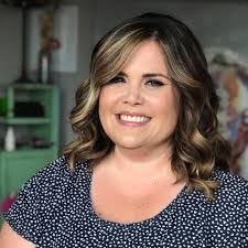 Kirsten Ware's Instagram, Twitter & Facebook