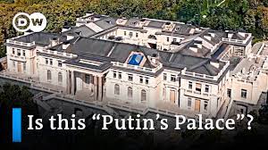 What if we kissed on putin's stripper pole? Navalny Reveals Investigation Into Putin S Palace Dw News Youtube