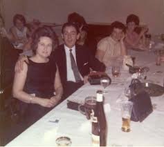 Buffet or cocktail party a buffet party is a great way to entertain a large number of guests. 60s Party
