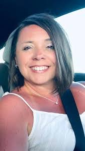 Bernadette Leone's Instagram, Twitter & Facebook