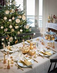 Vous avez envie d'une décoration de table originale pour noël ? Deco De Table De Noel Facile Et Pas Chere 8 Idees En Or Femme Actuelle Le Mag