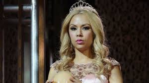 1 creation 2 history 3 appearance 3.1 features 3.2 style 4 personality 5 relationships 5.1 family 5.2 friends 6 romance 6.1 dylan 6.2 iden 6.3 dexter 6.4 matt 7 profile 8 actors 9 quotes 10 trivia 11 media 12 artwork 13 dolls 14 logos 15 sources jade, like the rest of. To All The Boys I Ve Loved Before Actor Janel Parrish Explained Why Her Pretty Little Liars Character Was So Important Teen Vogue